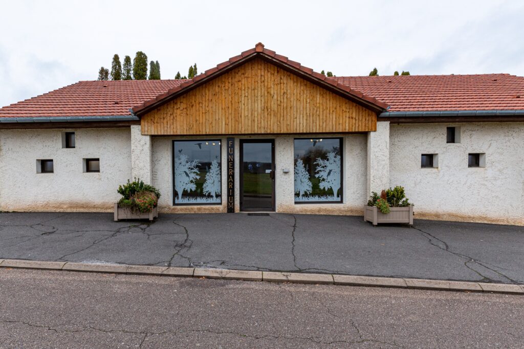 facade de funerarium hinger